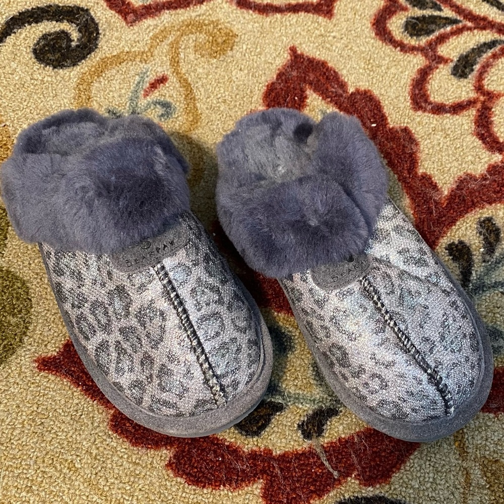 Bearpaw Loki scuff slipper